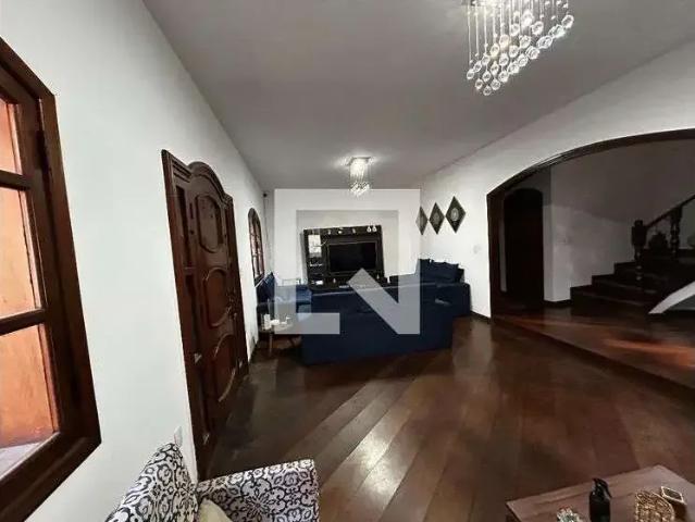 Casa / Sobrado para Locação em Guarulhos/SP Torres Tibagy 6 Quartos