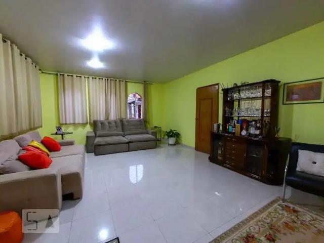 Casa / Sobrado para Locação em Guarulhos/SP Vila Galvão 5 Quartos