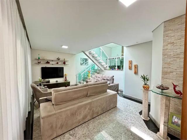 Casa / Sobrado para Locação em Guarulhos/SP Vila Galvão 6 Quartos