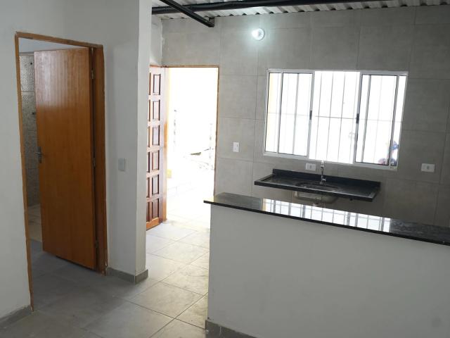 Casa / Sobrado para Locação em Guarulhos/SP Vila Itapoan 1 Quartos