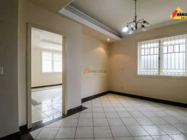 Casa / Sobrado para Locação em Divinópolis/MG Bom Pastor 5 Quartos