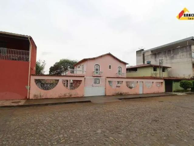 Casa / Sobrado para Locação em Divinópolis/MG Bom Pastor 6 Quartos