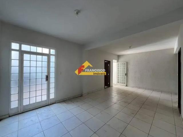 Casa / Sobrado para Locação em Divinópolis/MG Centro 5 Quartos