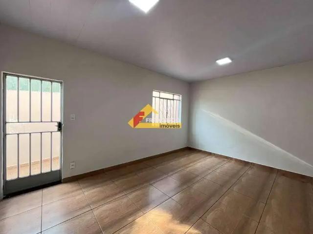 Casa / Sobrado para Locação em Divinópolis/MG Ermida 2 Quartos