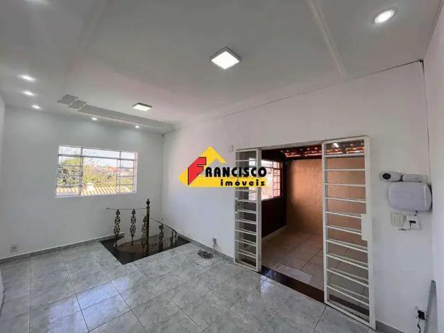 Casa / Sobrado para Locação em Divinópolis/MG Juza Fonseca 4 Quartos