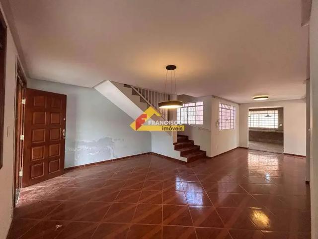 Casa / Sobrado para Locação em Divinópolis/MG Juza Fonseca 5 Quartos