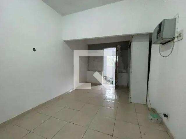 Casa / Sobrado para Locação em Duque de Caxias/RJ Centro 1 Quartos