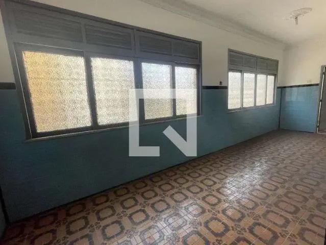 Casa / Sobrado para Locação em Duque de Caxias/RJ Centro 2 Quartos