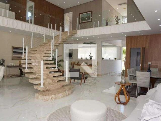Casa / Sobrado para Locação em Embu das Artes/SP Jardim Indaiá 6 Quartos