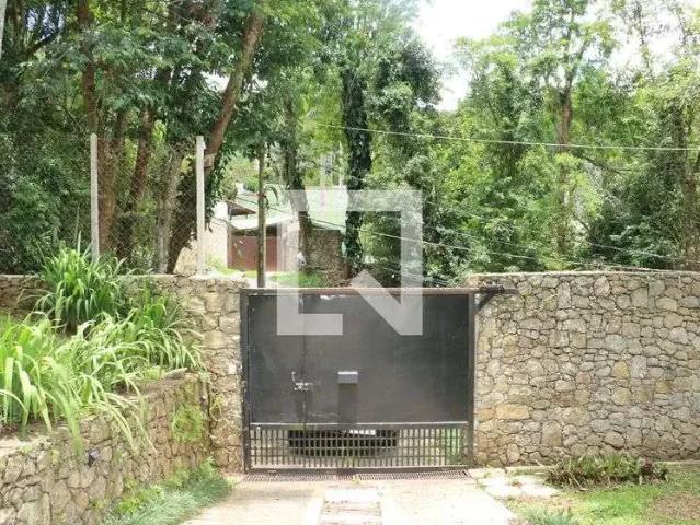 Casa / Sobrado para Locação em Embu das Artes/SP Jardim Novo Embu 4 Quartos