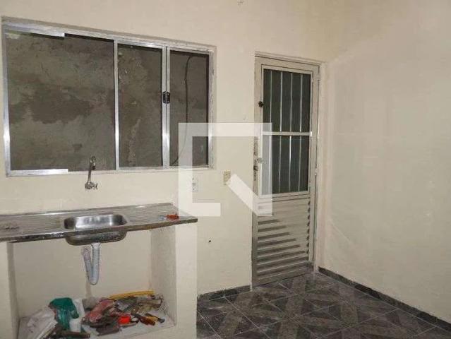 Casa / Sobrado para Locação em Embu das Artes/SP Jardim Santo Eduardo 1 Quartos