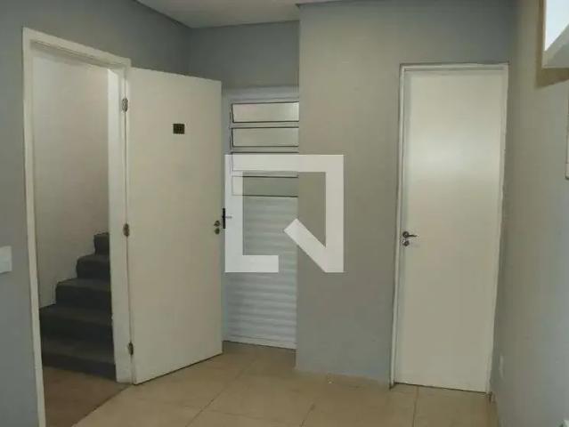 Casa / Sobrado para Locação em Embu das Artes/SP Jardim Pinheirinho 1 Quartos