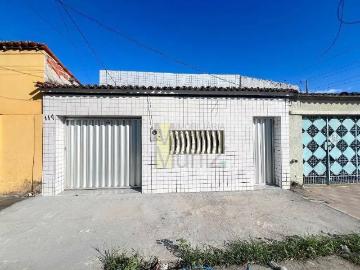 Casa / Sobrado para Locação em Fortaleza/CE Aerolândia 3 Quartos