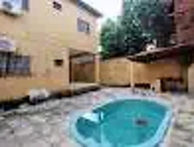 Casa / Sobrado para Locação em Fortaleza/CE Itaperi 5 Quartos