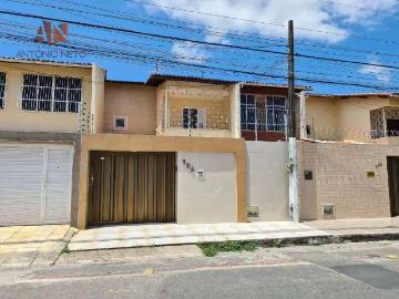 Casa / Sobrado para Locação em Fortaleza/CE Itaperi 3 Quartos