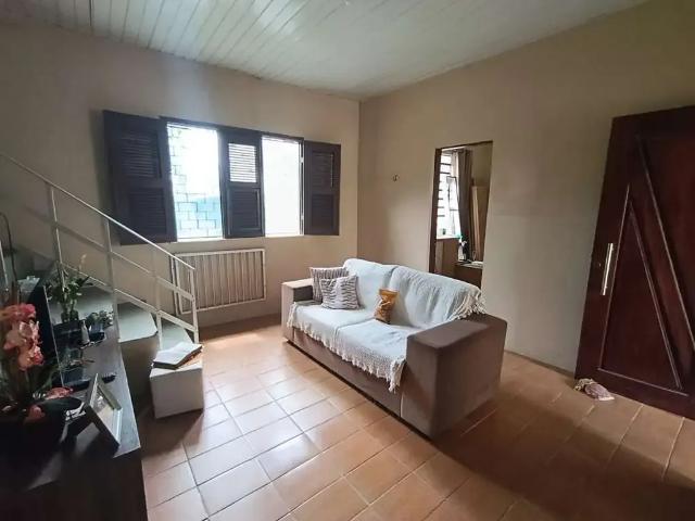 Casa / Sobrado para Locação em Fortaleza/CE Lagoa Redonda 4 Quartos