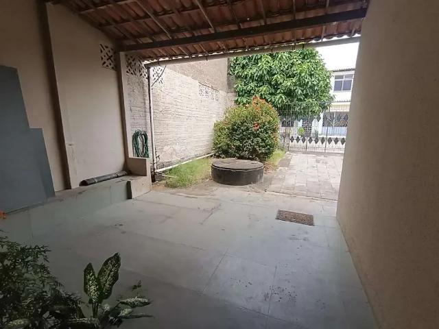 Casa / Sobrado para Locação em Fortaleza/CE Lagoa Redonda 4 Quartos