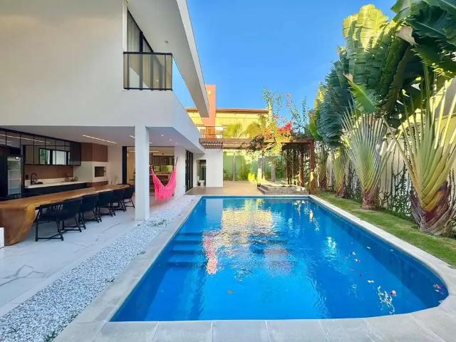 Casa / Sobrado para Locação em Fortaleza/CE Lagoa Redonda 5 Quartos