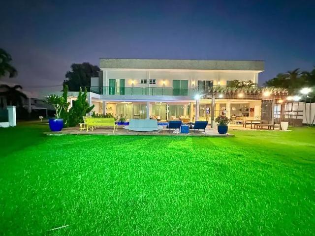 Casa / Sobrado para Locação em Fortaleza/CE Lagoa Redonda 5 Quartos