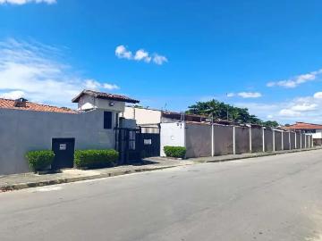 Casa / Sobrado para Locação em Fortaleza/CE Lagoa Redonda 3 Quartos