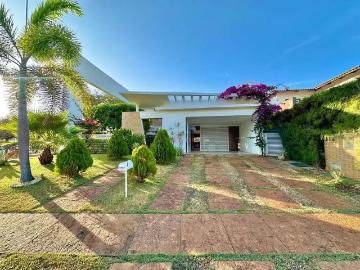 Casa / Sobrado para Locação em Fortaleza/CE Lagoa Redonda 3 Quartos