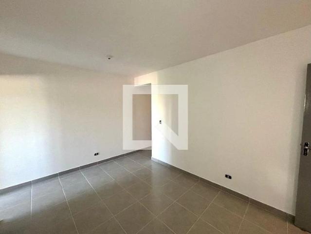 Casa / Sobrado para Locação em Ferraz de Vasconcelos/SP Jardim Dayse 2 Quartos