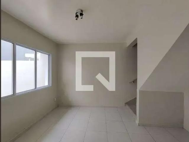 Casa / Sobrado para Locação em Ferraz de Vasconcelos/SP Vila Romanópolis 2 Quartos