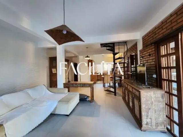 Casa / Sobrado para Locação em Florianópolis/SC Morro das Pedras 2 Quartos