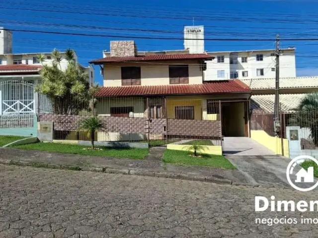 Casa / Sobrado para Locação em Florianópolis/SC Abraão 4 Quartos