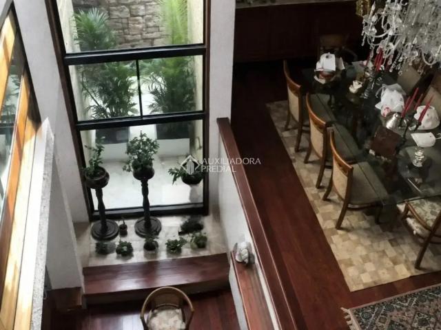 Casa / Sobrado para Locação em Florianópolis/SC Abraão 5 Quartos