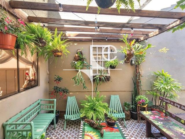 Casa / Sobrado para Locação em Florianópolis/SC Abraão 3 Quartos