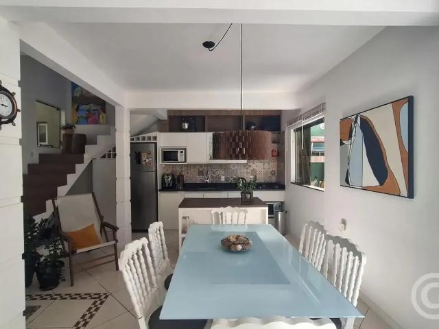 Casa / Sobrado para Locação em Florianópolis/SC Abraão 3 Quartos
