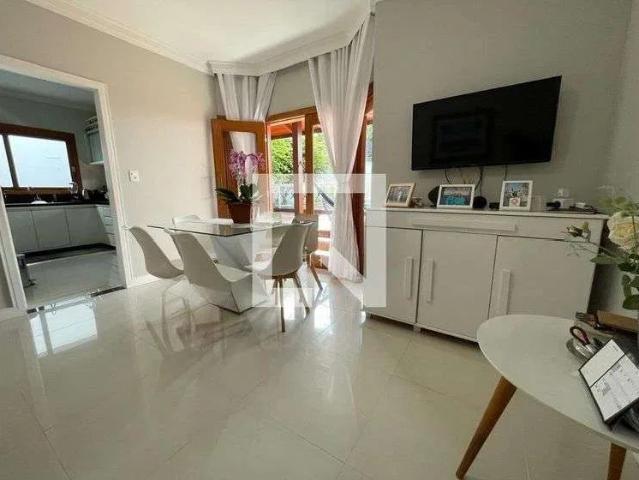 Casa / Sobrado para Locação em Florianópolis/SC Abraão 3 Quartos