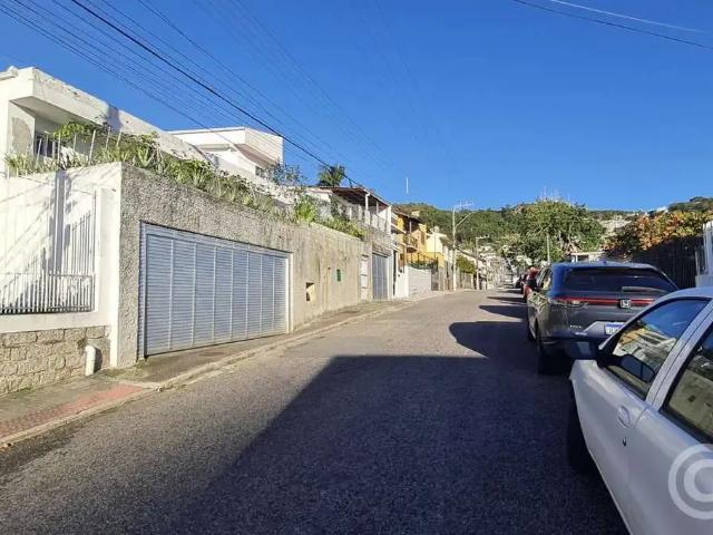 Casa / Sobrado para Locação em Florianópolis/SC Agronômica 4 Quartos