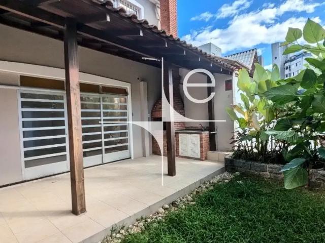 Casa / Sobrado para Locação em Florianópolis/SC Agronômica 6 Quartos
