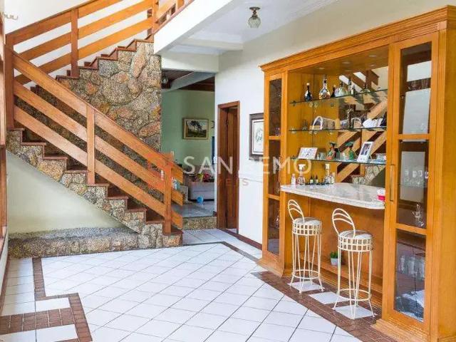 Casa / Sobrado para Locação em Florianópolis/SC Balneário 5 Quartos