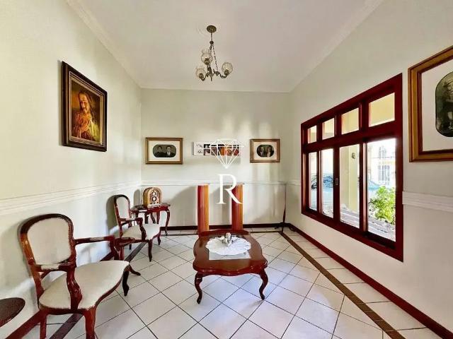 Casa / Sobrado para Locação em Florianópolis/SC Balneário 5 Quartos