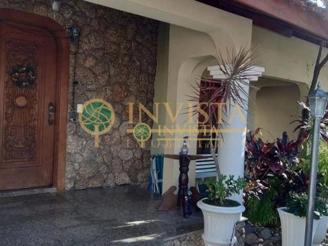 Casa / Sobrado para Locação em Florianópolis/SC Balneário 5 Quartos