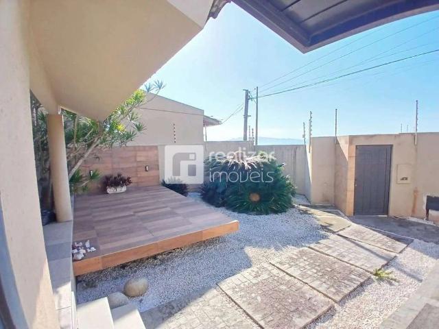 Casa / Sobrado para Locação em Florianópolis/SC Balneário 3 Quartos