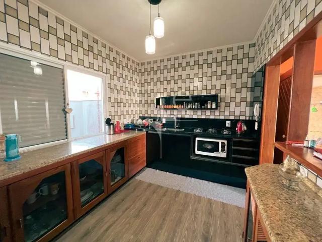 Casa / Sobrado para Locação em Florianópolis/SC Balneário 3 Quartos