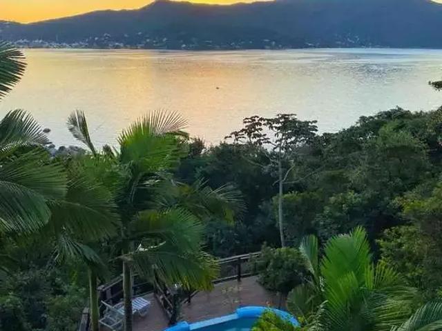 Casa / Sobrado para Locação em Florianópolis/SC Barra da Lagoa 3 Quartos
