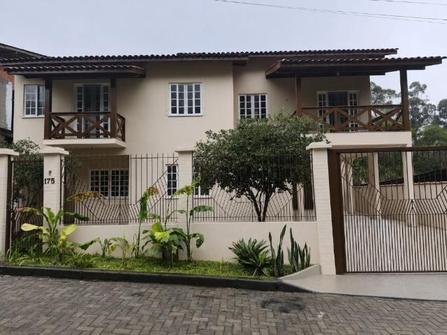 Casa / Sobrado para Locação em Florianópolis/SC Cacupé 4 Quartos