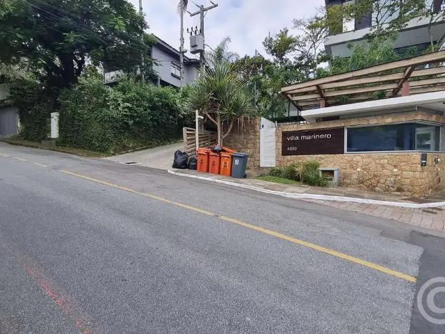 Casa / Sobrado para Locação em Florianópolis/SC Cacupé 2 Quartos