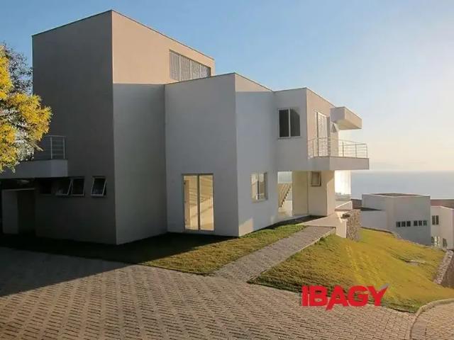 Casa / Sobrado para Locação em Florianópolis/SC Cacupé 3 Quartos