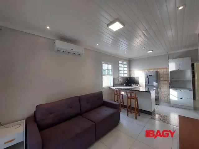 Casa / Sobrado para Locação em Florianópolis/SC Cacupé 3 Quartos