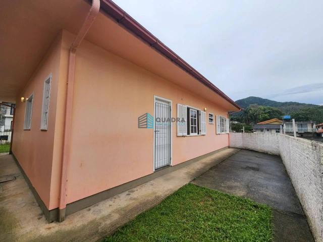 Casa / Sobrado para Locação em Florianópolis/SC Cacupé 3 Quartos