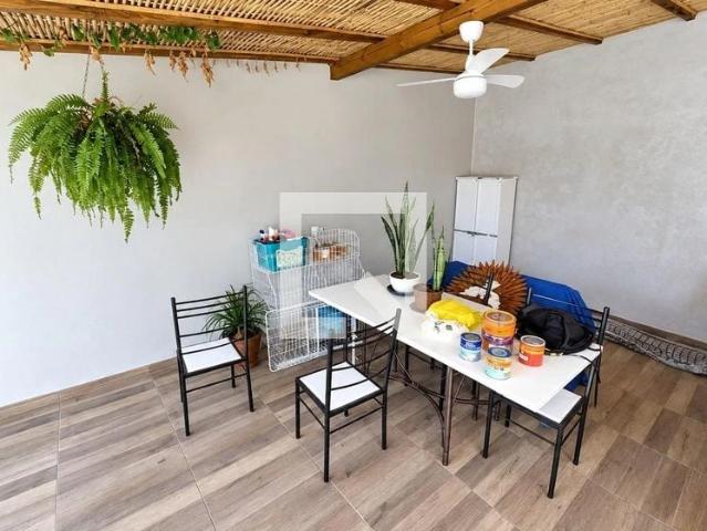 Casa / Sobrado para Locação em Florianópolis/SC Campeche 1 Quartos