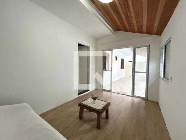 Casa / Sobrado para Locação em Florianópolis/SC Campeche 2 Quartos
