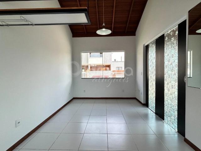 Casa / Sobrado para Locação em Florianópolis/SC Campeche 2 Quartos