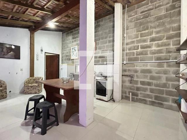 Casa / Sobrado para Locação em Florianópolis/SC Campeche 2 Quartos